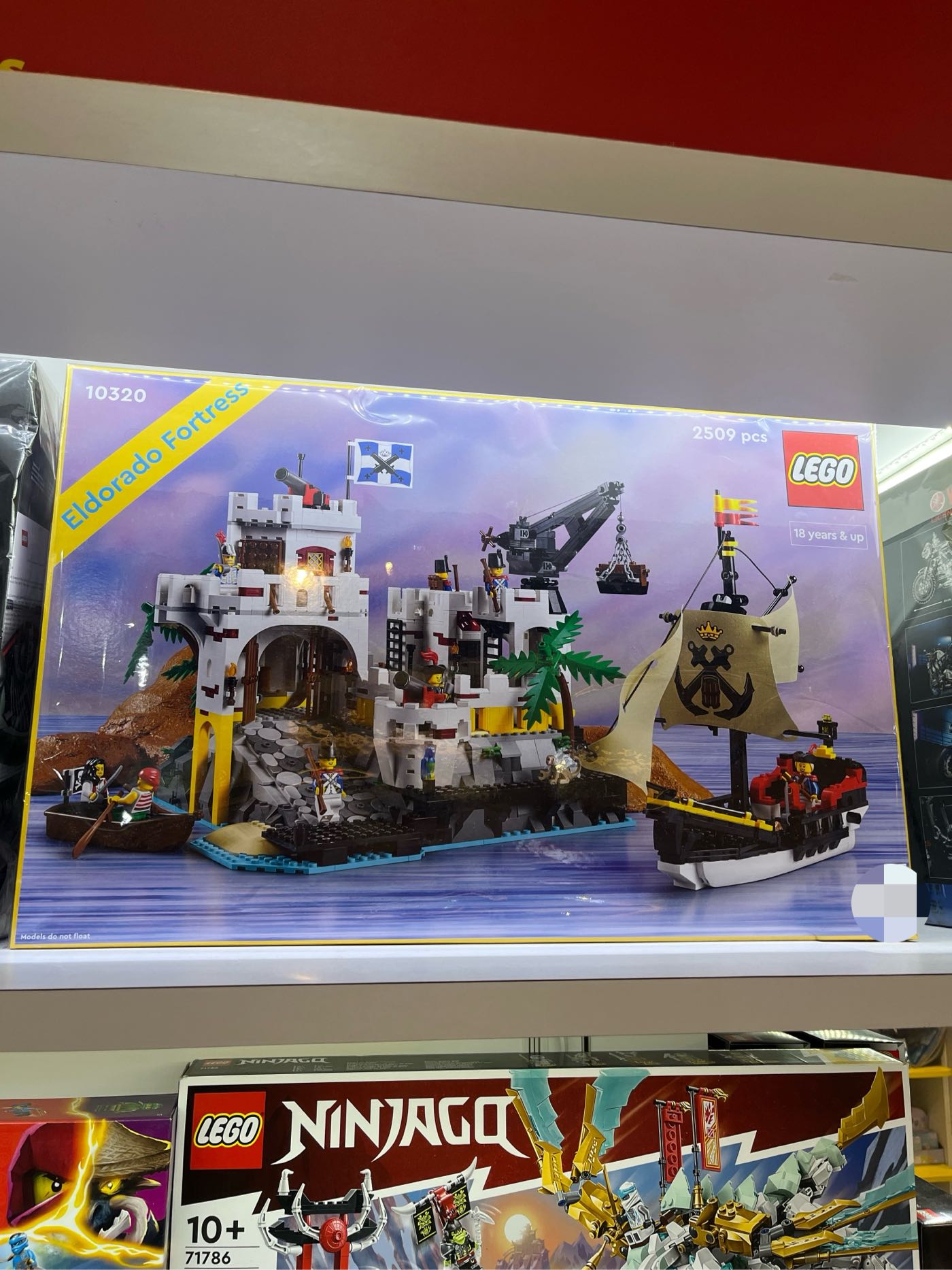 ￼LEGO 10320 黃金國堡壘 Icons系列