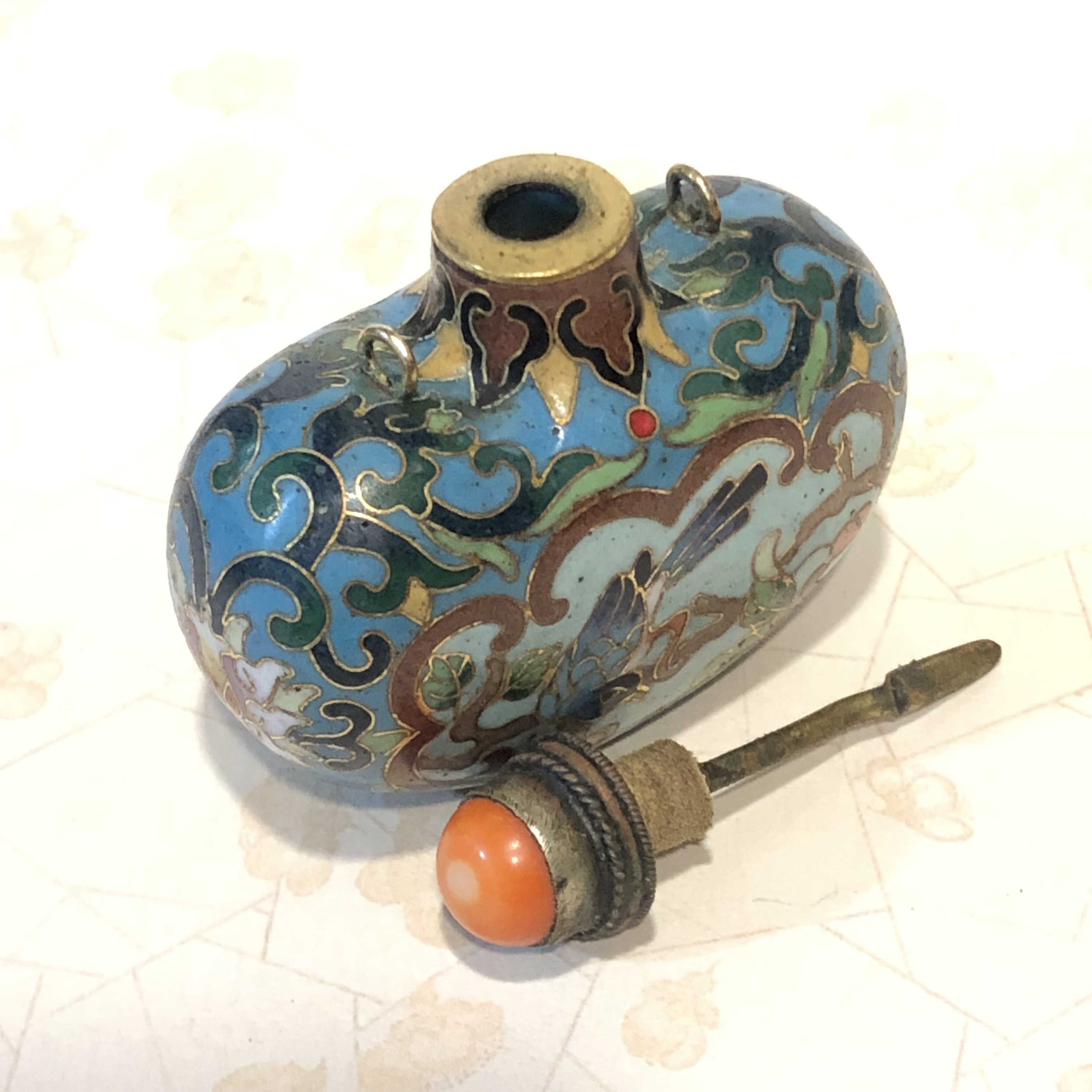 小小的】～ 清代老件～景泰藍掐絲琺瑯荷包形鼻煙壺qing