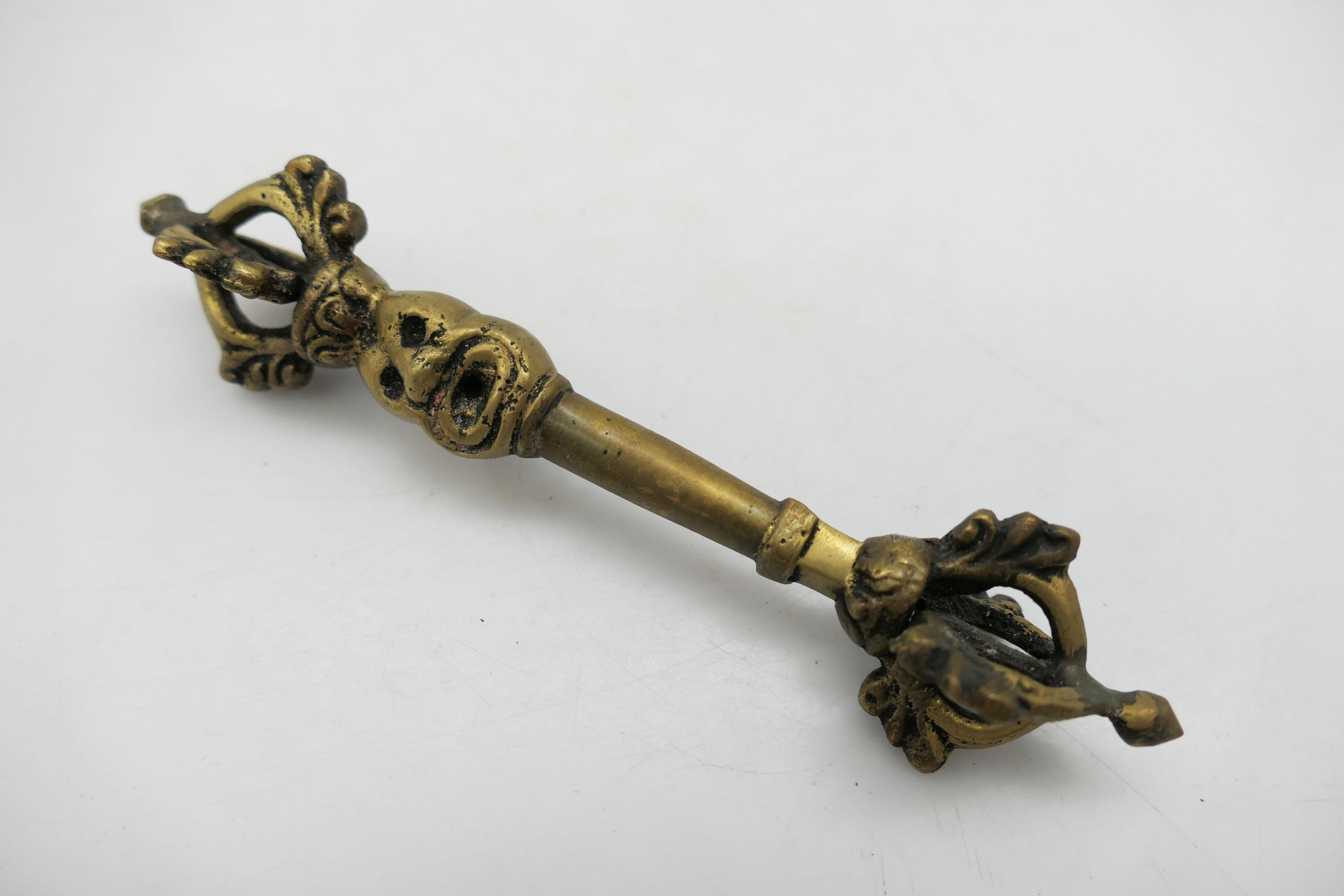 時代金工　古銅鎚出　蓮葉　持手菓子器　F　R5996B 小蔡二手挖寶網)早期銅製藏傳佛教法器雕工精細四辨金剛杵擺件總重量約