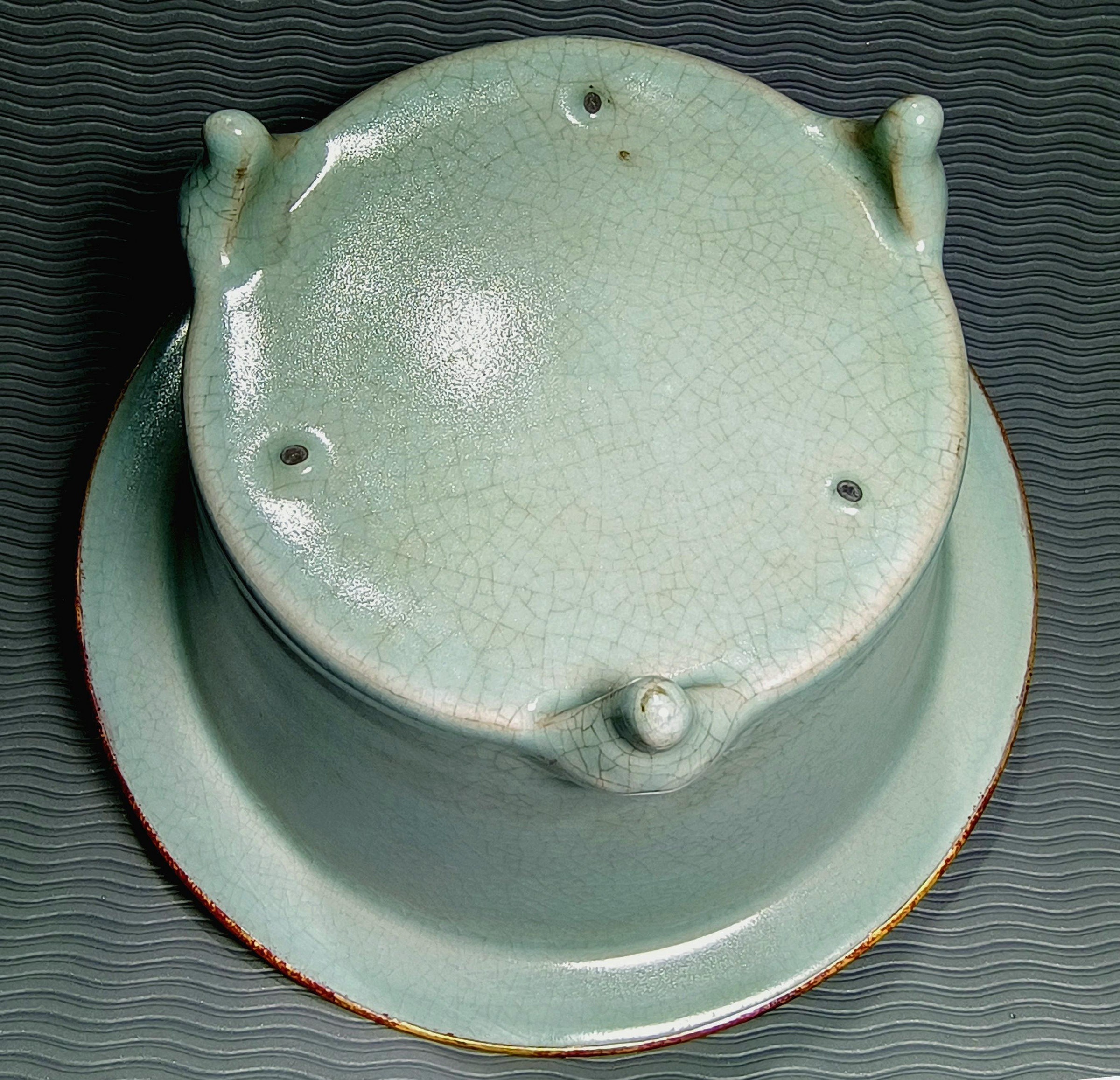 清代汝窯天青釉鑲邊三足爐約19.6×10.7cm 附專用木盒／完整【楓