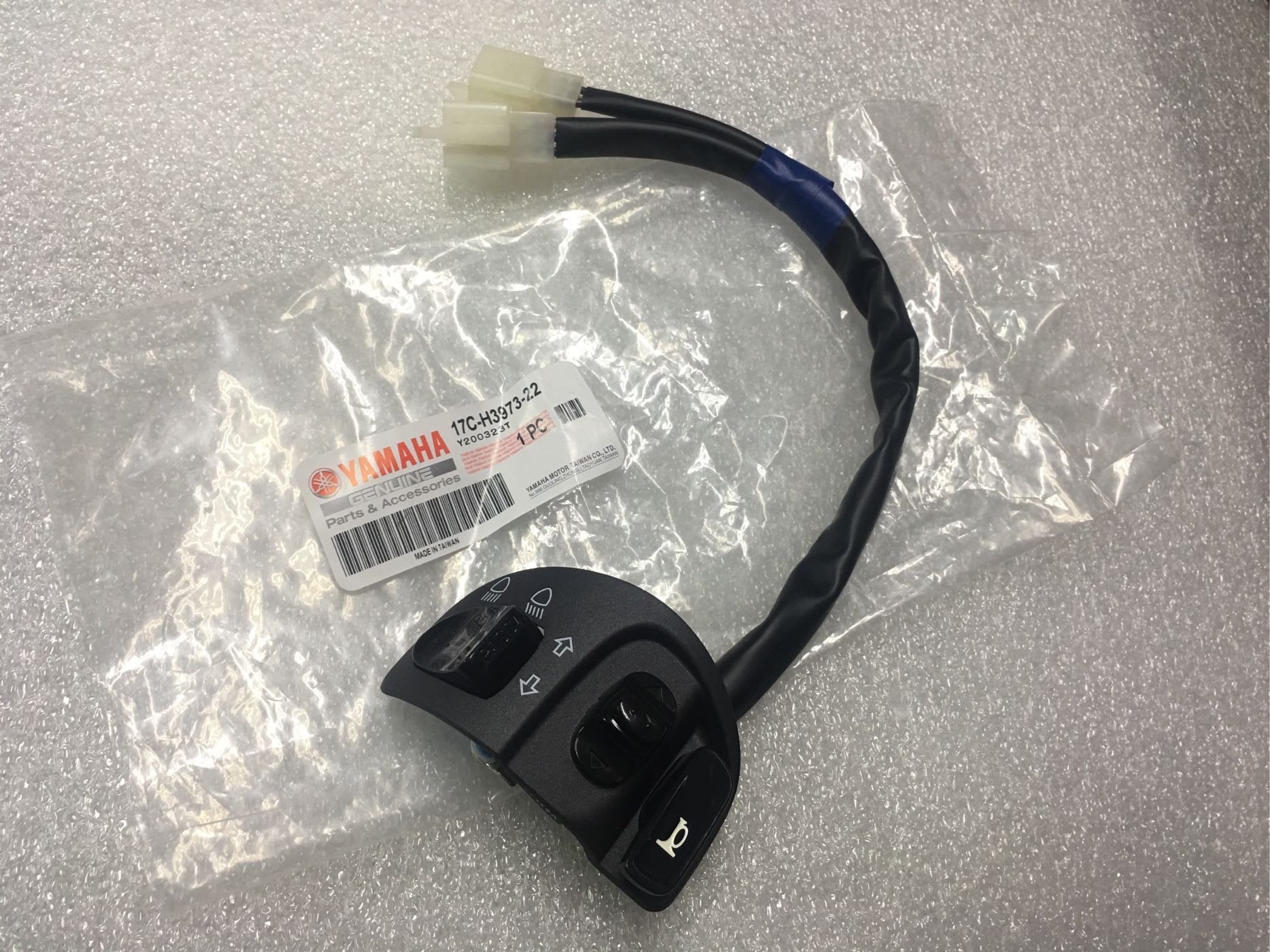 【JUST醬家】YAMAHA 原廠 GTRAERO RAY 左 右 黑 銀 遠近燈 啟動 大燈 方向燈 喇叭 把手開關 手把開關 開關