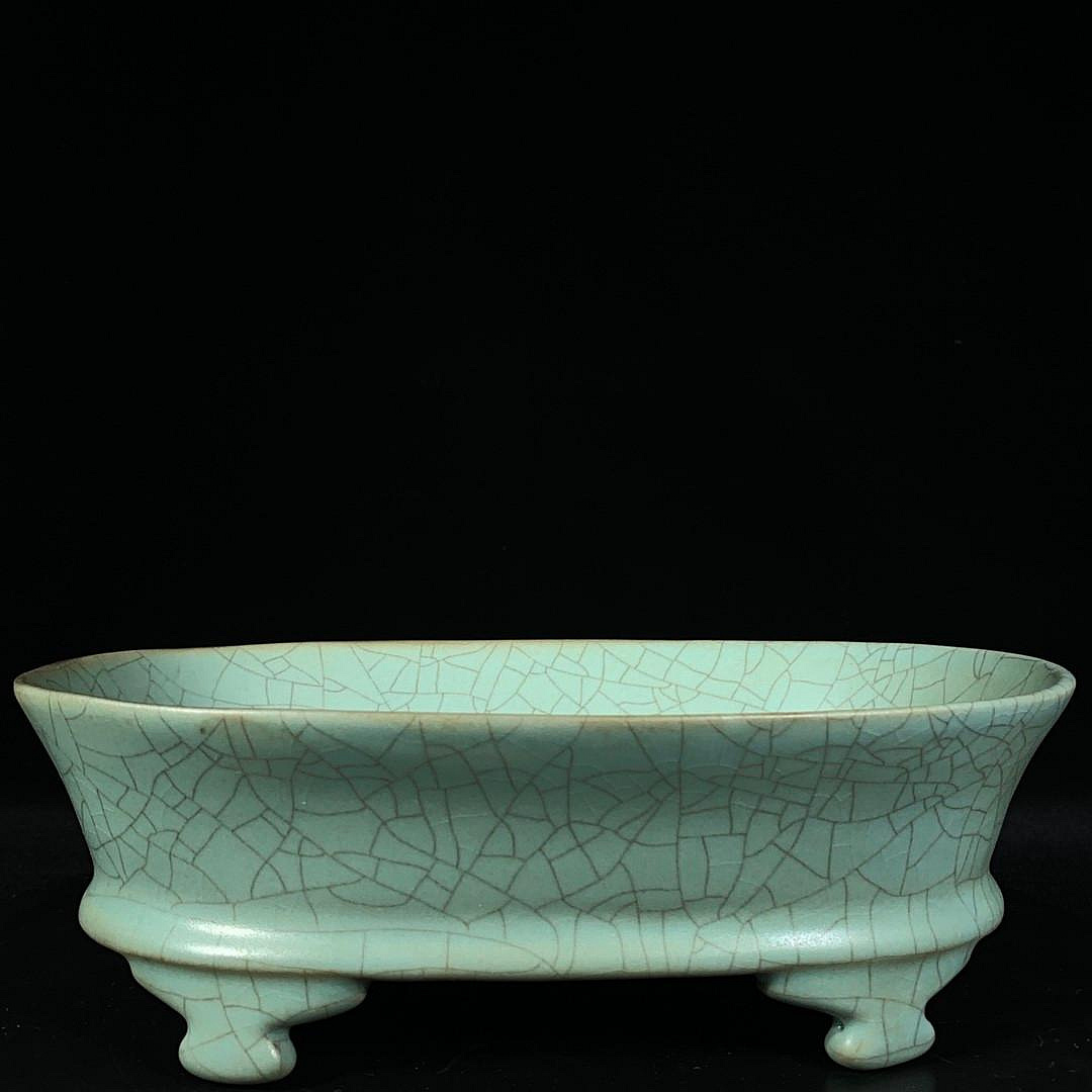 宋汝窯天青釉水仙盆，高7釐米，直徑23釐米.2004858 建窯瓷器官窯