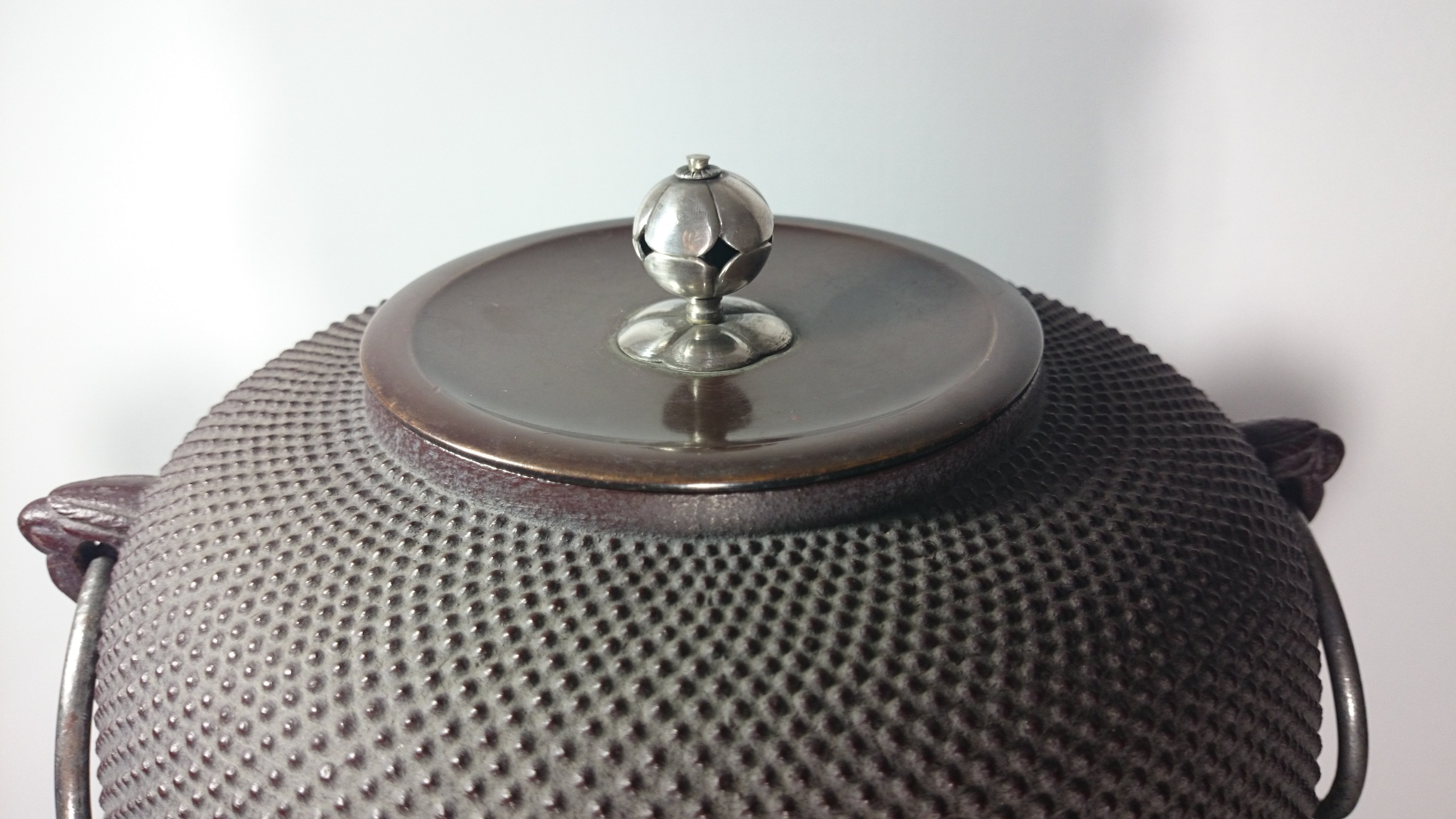 人間国宝　高橋敬典　金谷浄雲　南鐐撮霰　平丸釜添　唐銅鬼面風炉　釜鐶　c10 栗山園オンライン通販部 / 【出物】 平丸釜添唐銅鬼面風炉 高橋