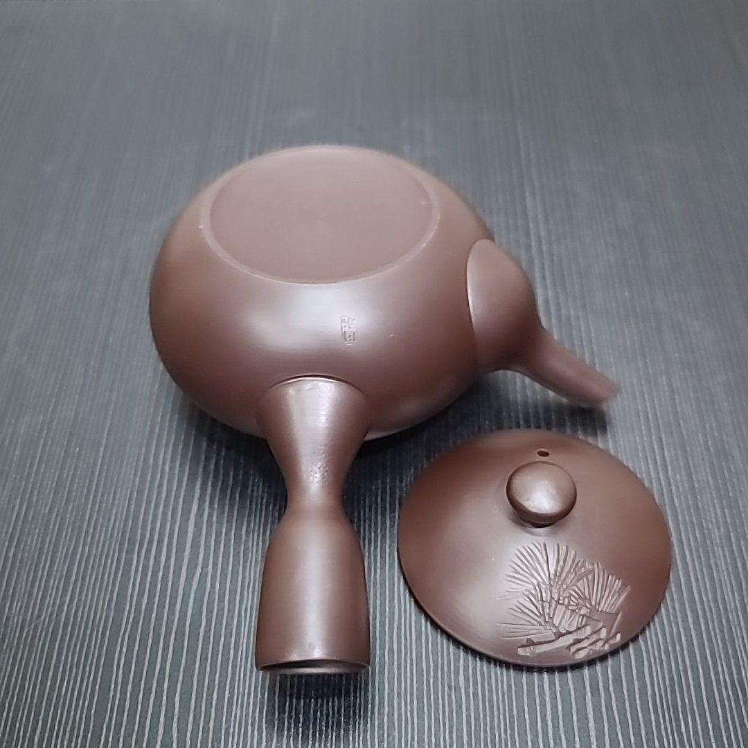 嚴選日本萬古燒川水壺，手工鏨刻松樹畫片，泥料細膩容量280cc中古美器