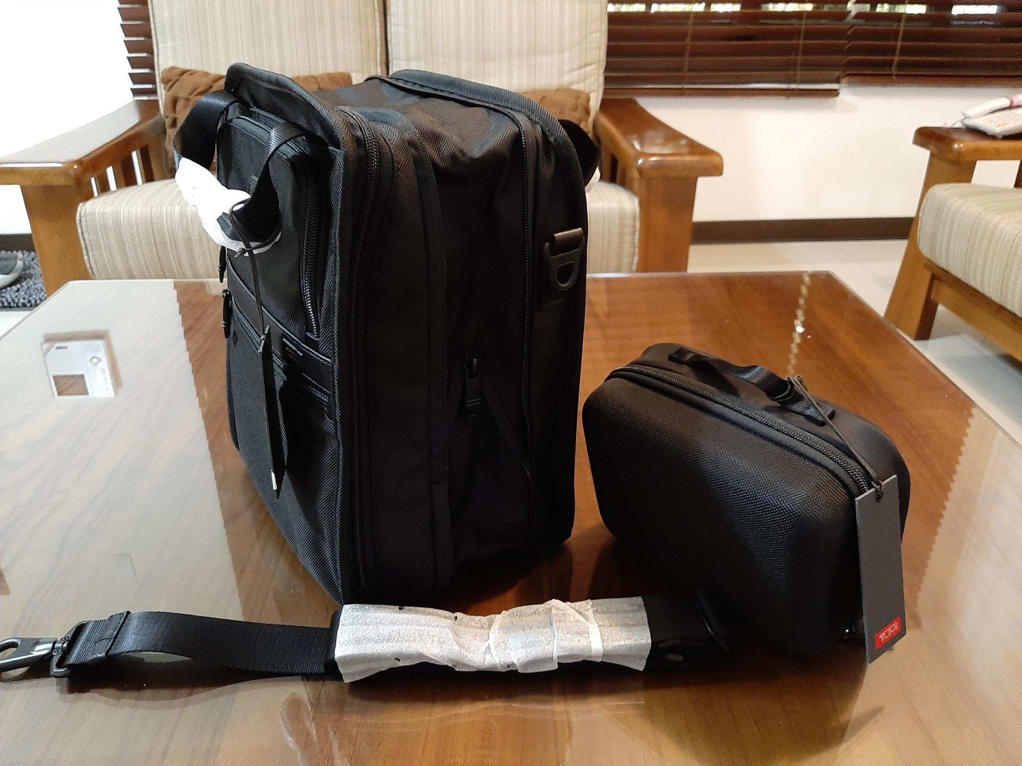 全新品TUMI Alpha 2 FXT側背包可伸展款、旅行化妝盥洗包。赴美公務衝動