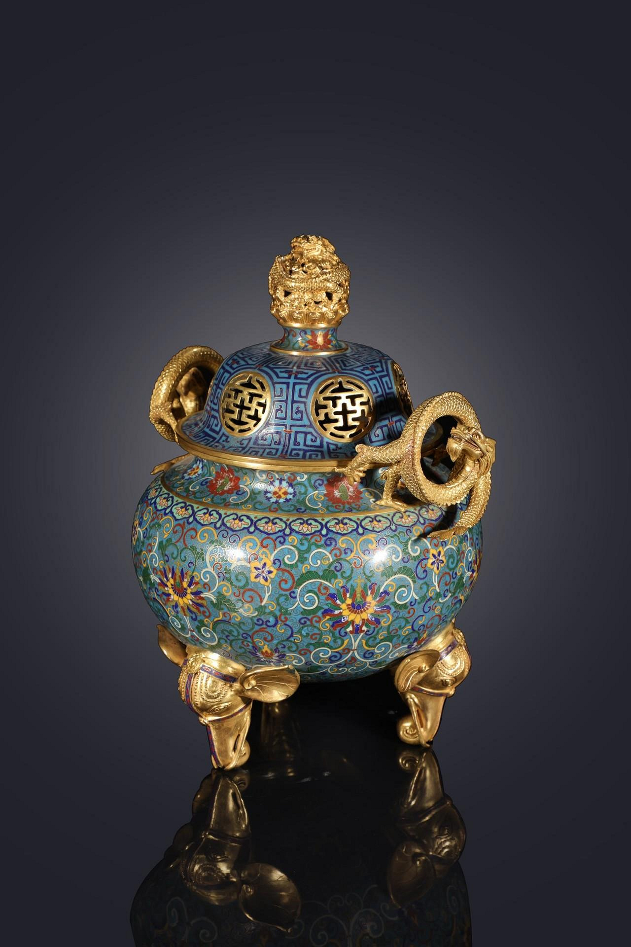 清精鑄銅胎景泰藍掐絲琺瑯象足螭龍耳熏爐【規格】高45cm 口徑22cm 腹徑