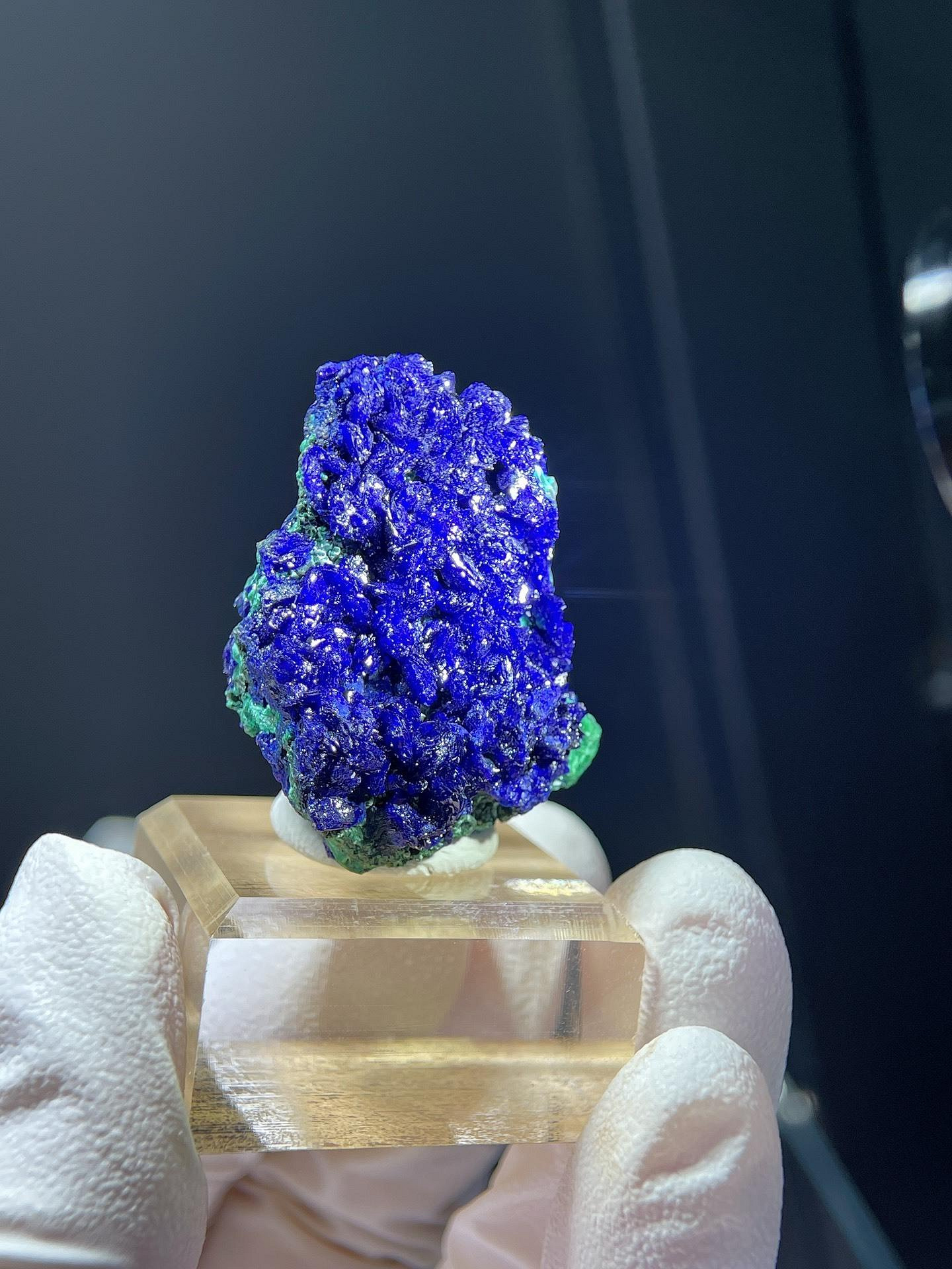 全顆粒結晶刀鋒藍銅礦共生球狀孔雀石尺寸：3.7*2.5cm 產地：安徽藍銅礦
