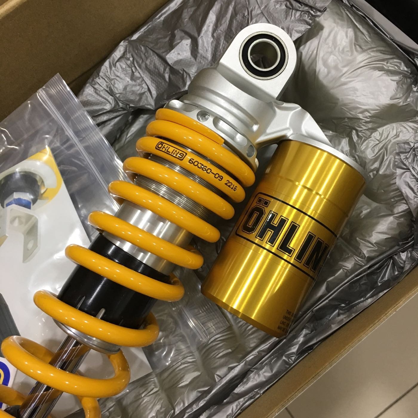 RU888】OHLINS 2017年新款掛瓶入門大碗後避震,彈簧預載/伸側可調整,三代/四代/勁戰/BWSR/CUXI | Yahoo拍賣