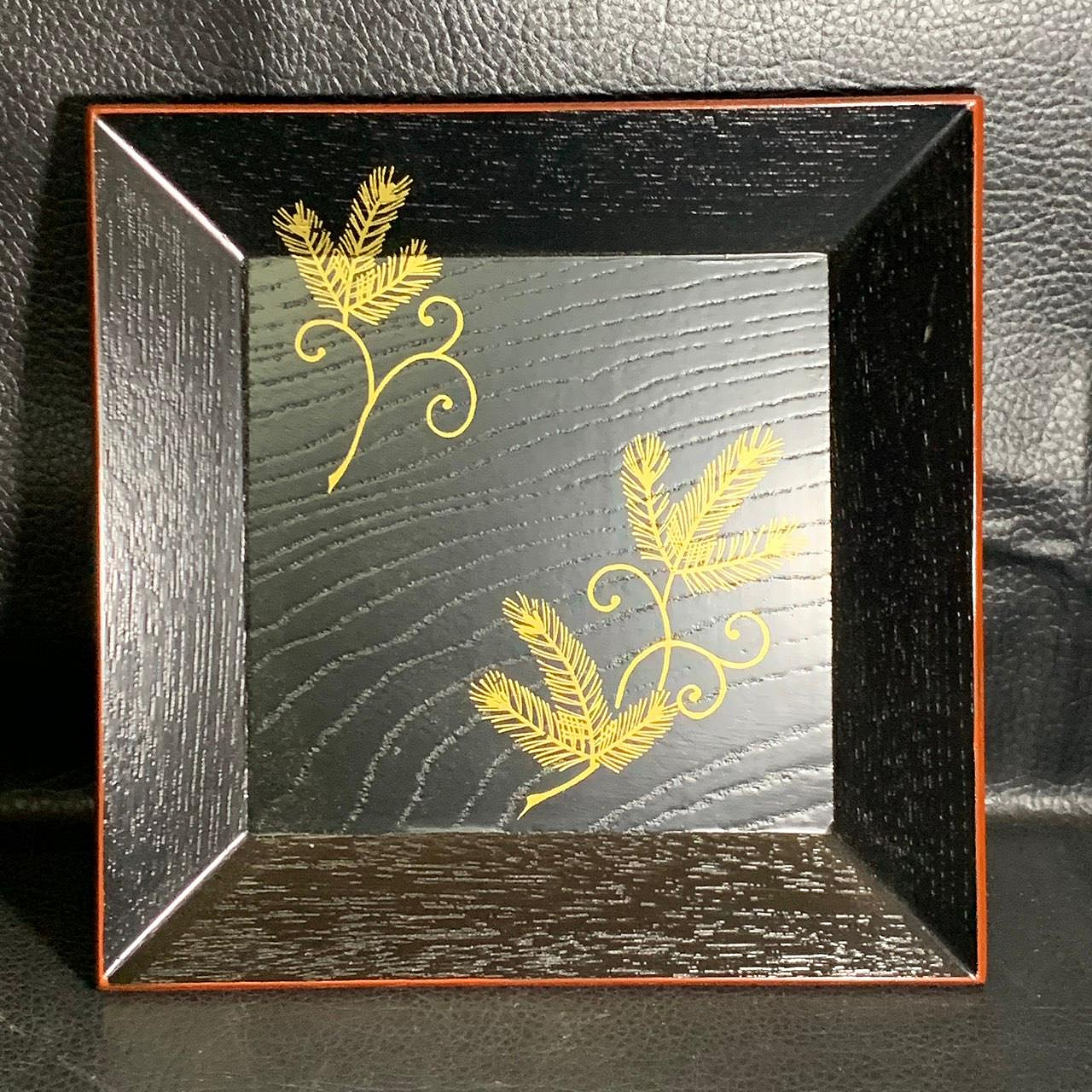 藏舊尋寶屋】老日本傳統漆藝金蒔繪松唐草紋朱黑漆木胎四方皿/盤附原裝