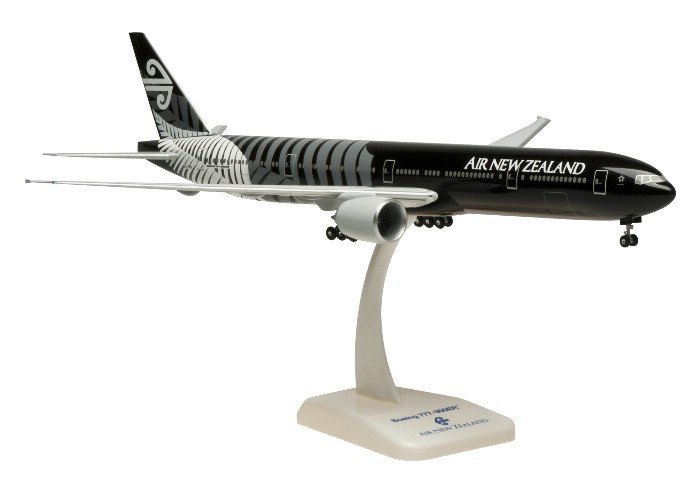Hogan 日本航空 Boeing 777-300ER 1:200 ho-jaf777-02.jpg