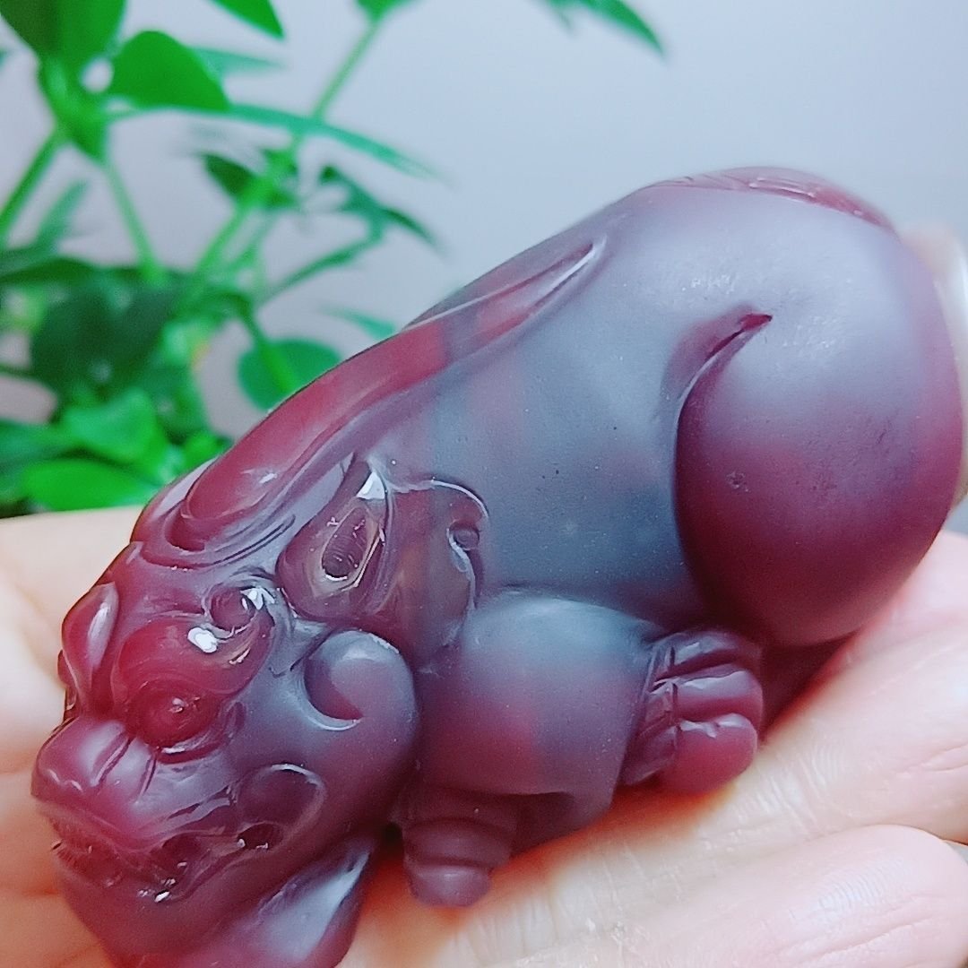 現貨熱銷-天然秦紫玉,紫綠瑪瑙,原礦雕刻【納財轉運貔貅】把玩,把件