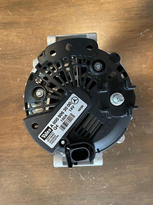 福利品 全新 Benz賓士 W212 W204等車系 M271 ML 原廠發電機 Valeo法雷歐 150A