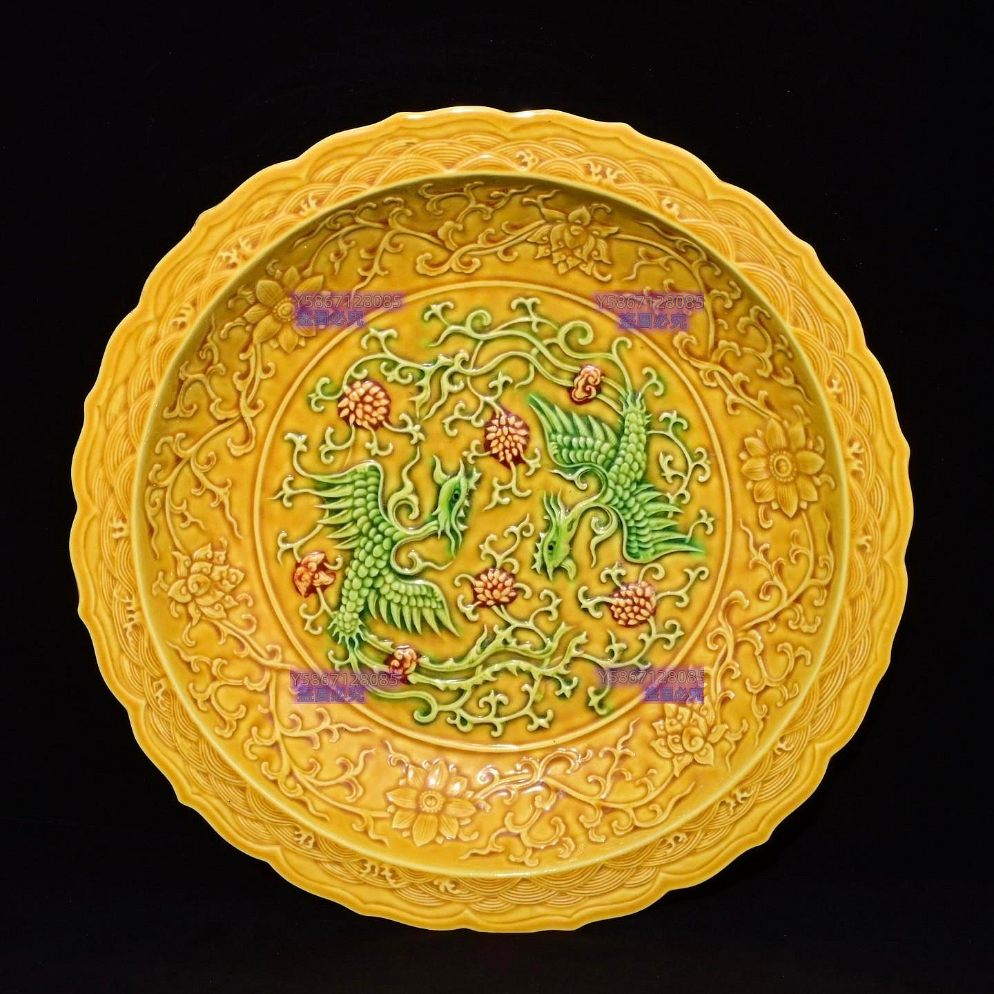 大明弘治年制黃釉加彩雕刻雙鳳紋賞盤，高5.3×33.5釐米40041 青花五彩