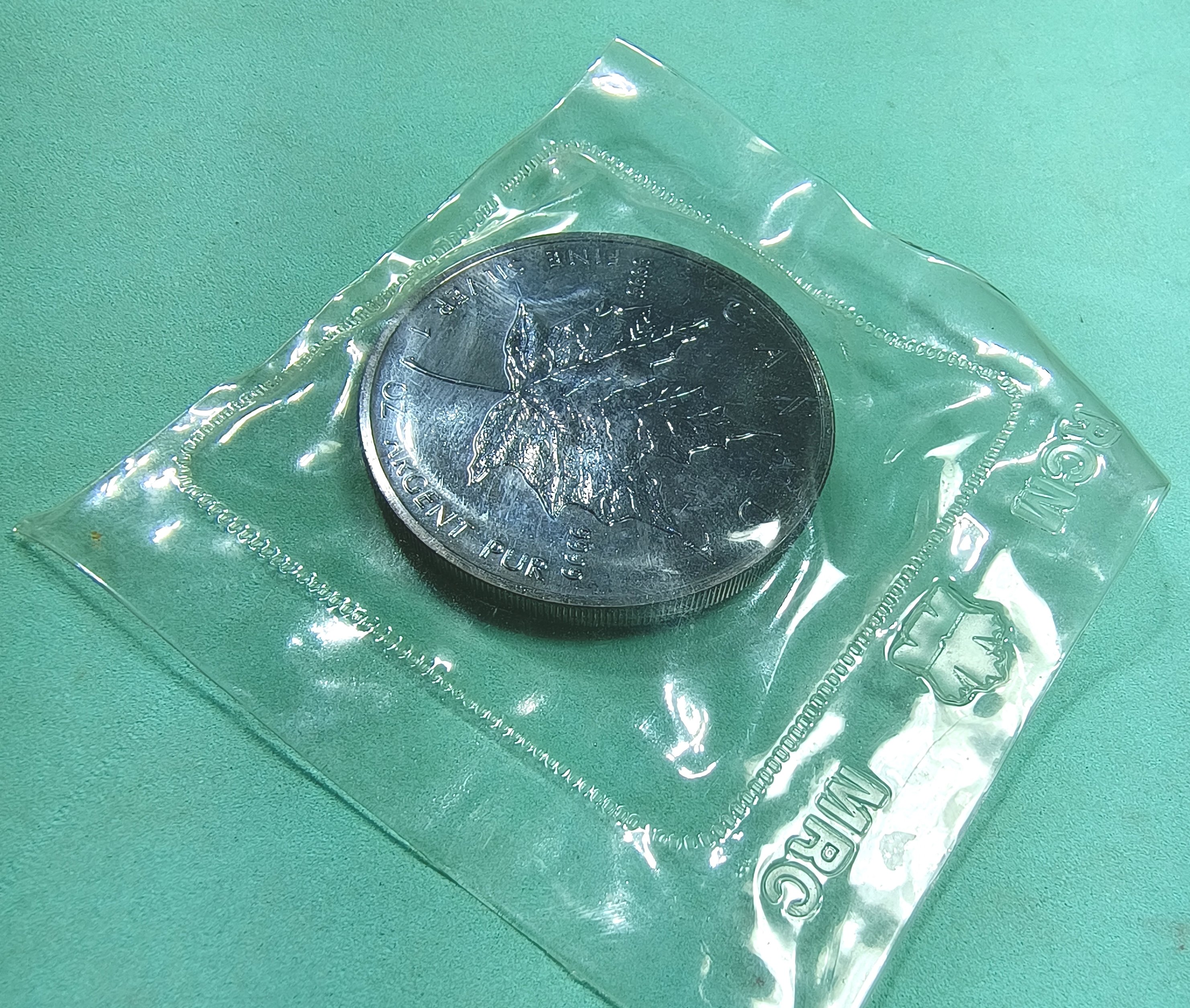 加拿大楓葉銀幣1989年面值5元重1盎司含銀量99.99 原密封袋自然轉黑／全美品【楓紅林雨】之1 | Yahoo拍賣