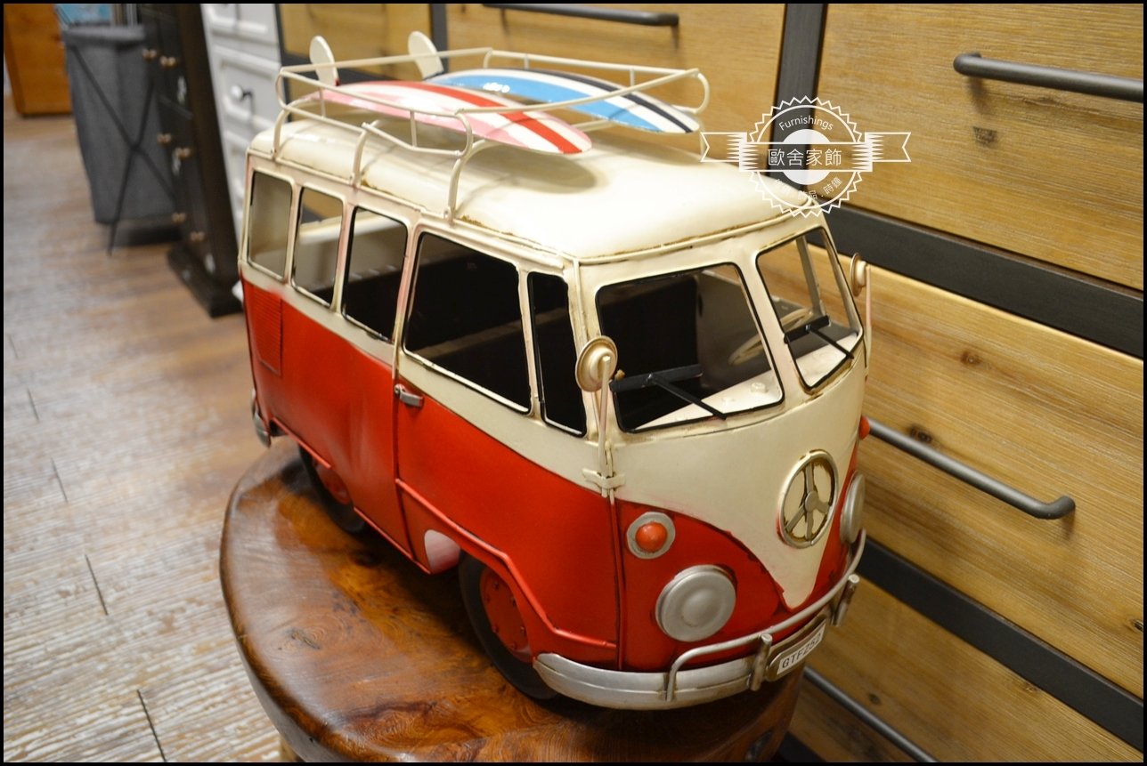 福斯廂型車T1麵包車(大) 紅白色露營車古董車廂型車衝浪板 復古手工金屬鐵皮volkswagen模型經典胖卡【歐舍家飾