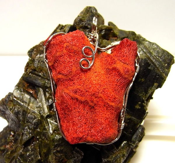 天然 紅珊瑚 小風鈴～高檔真品天然925銀包框珊瑚原礦紅珊瑚墜~重:18.4g (紅