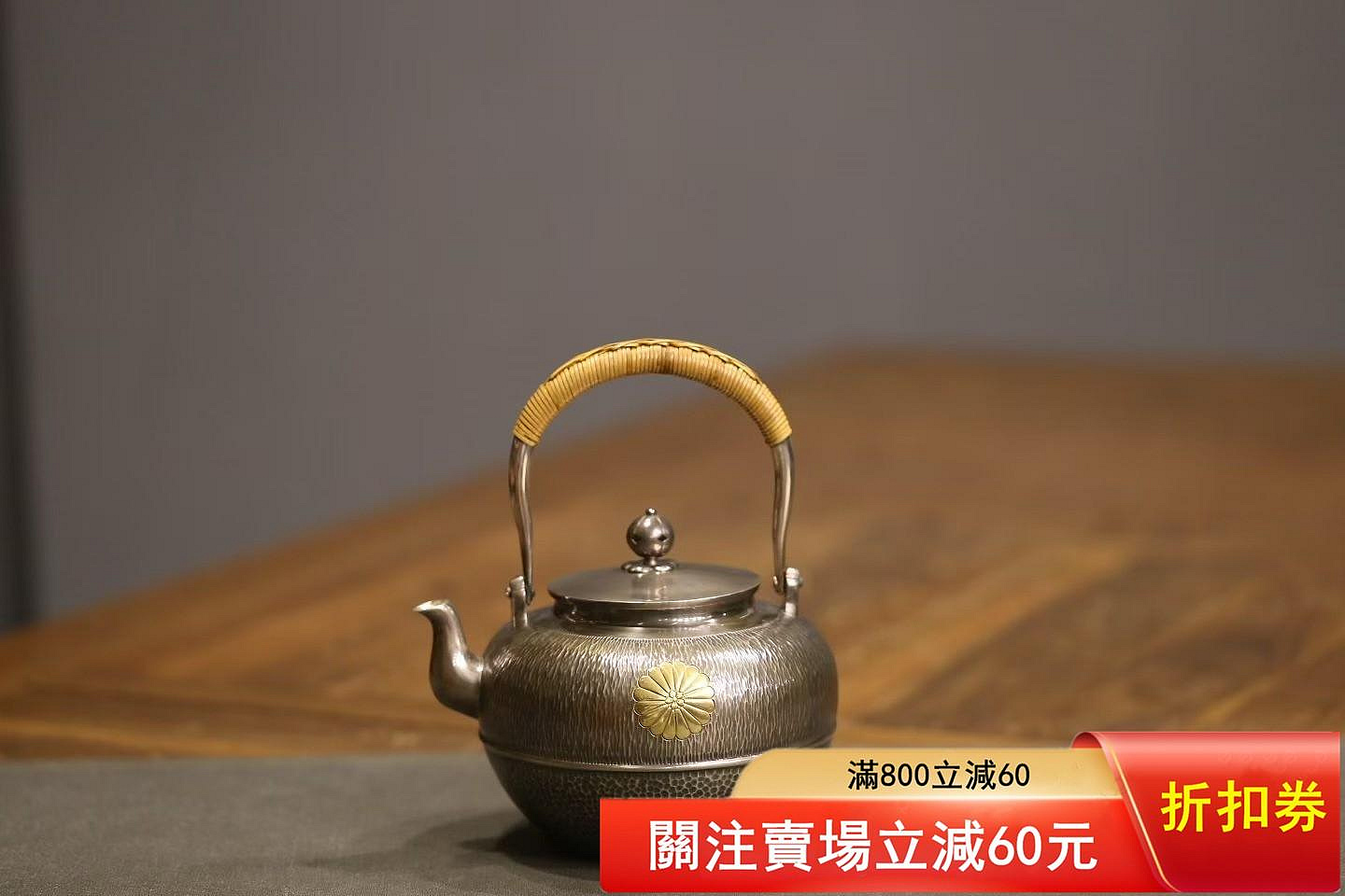 二手】日本銀壺底款望齋純銀此件望月造型銀壺挺拔圓潤，壺身槌打的紋路