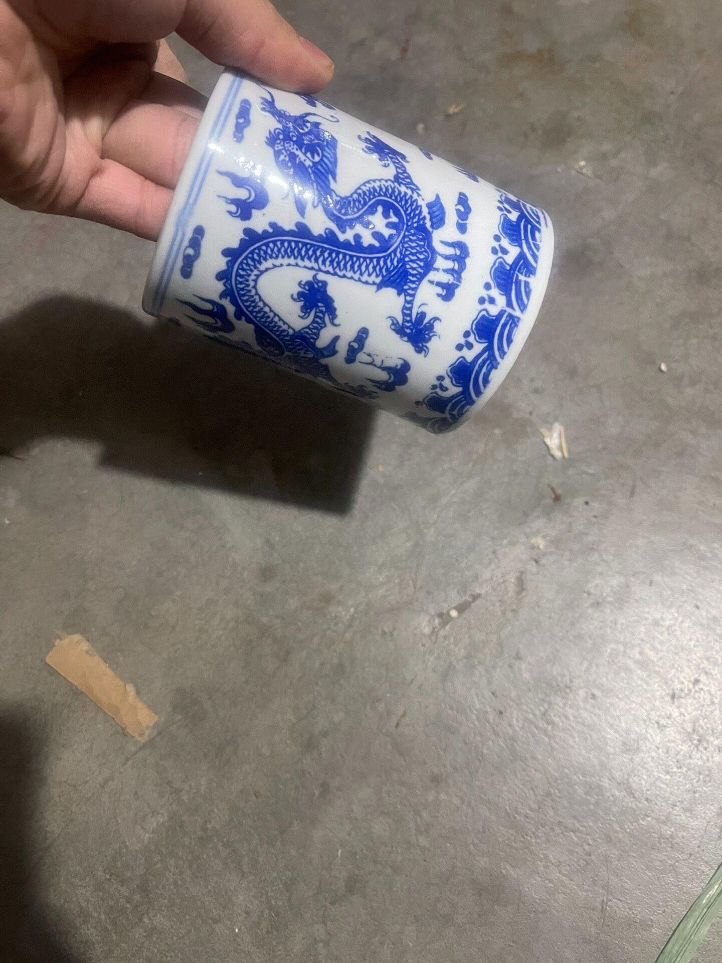 景德鎮雙龍戲珠青花筆筒，全品新貨嚴選推薦，適合收藏與擺置文房四寶