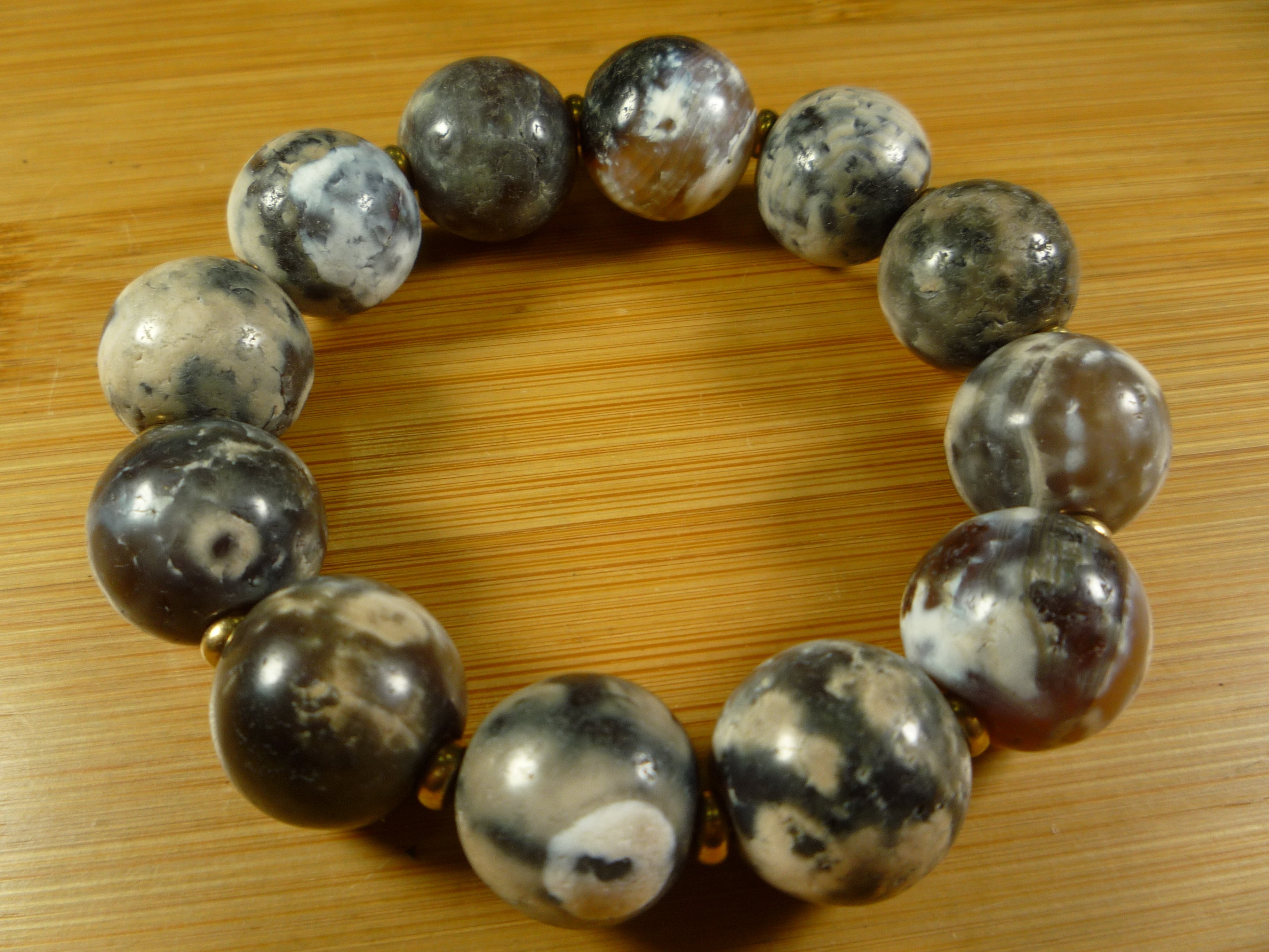 老鉱瑪瑙天珠　老天珠　龍王神天珠　玉化老天珠　天珠　老天珠 56号藏传玛瑙三眼天珠，古老魅力如何？深度解析与体验-手饰-淘宝好物网