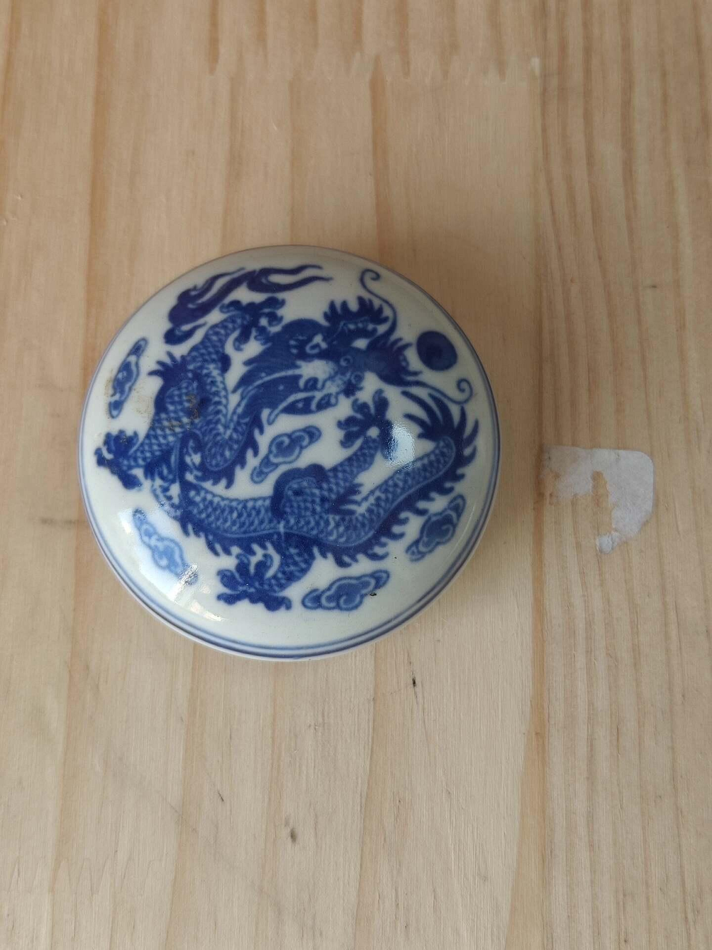 嚴選乾隆年製青花龍紋印泥盒，朱砂印泥珍藏品，尺寸清晰見圖。喜愛者速