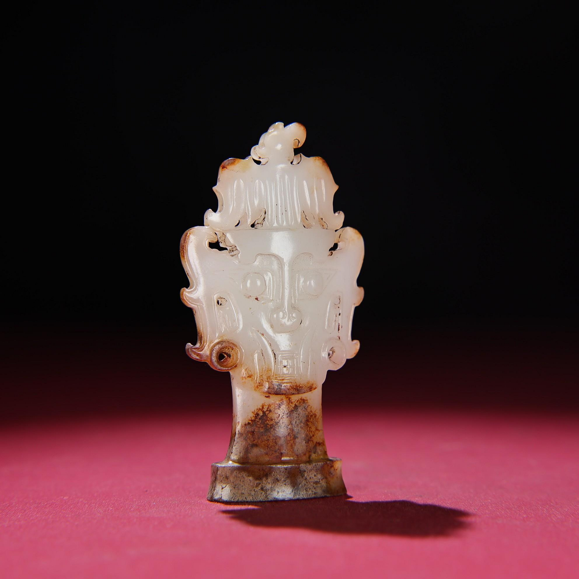 臻品舊藏，和田白玉生坑滿沁鳳鳥紋神人首，包漿厚重，沁色入骨，工藝