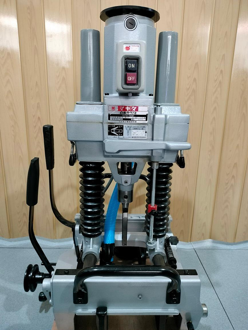 Y峰日本精品二手貨"日本原裝漂亮(牧田 )移動式自動木工角鑿機(機上附12.7mm角鑿刀)自動下刀型* 特價23500元