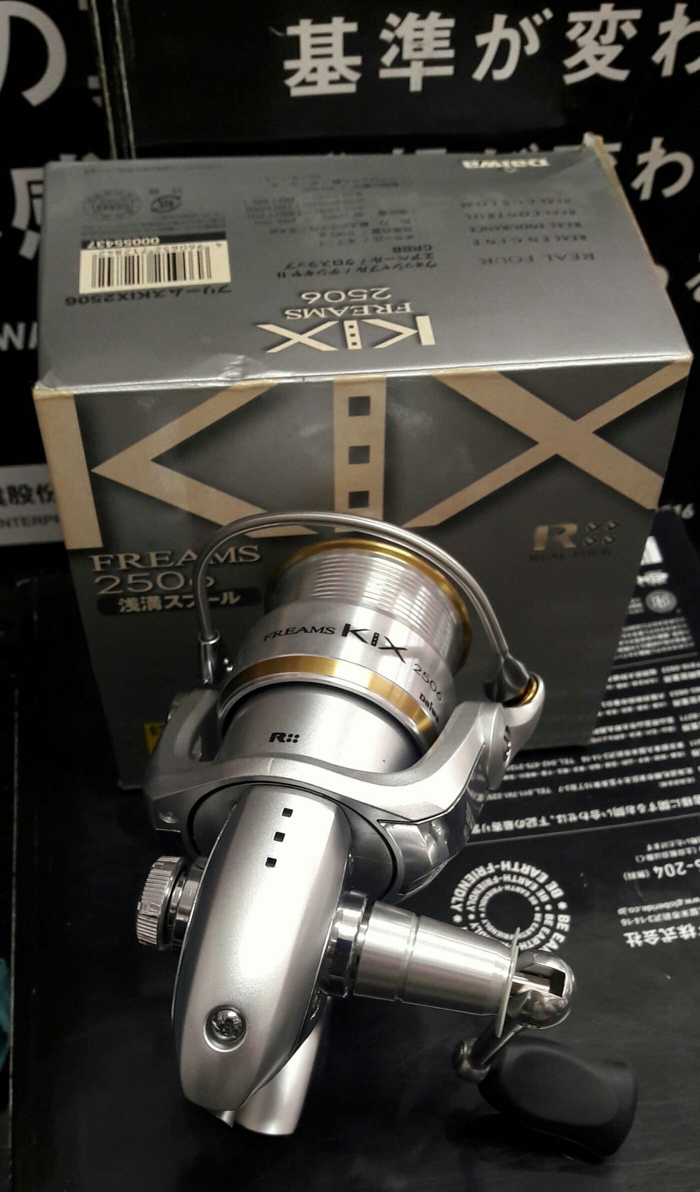 欣の店】Daiwa KIX FREAMS 2506 淺線杯根魚軟絲路亞中高階捲線器