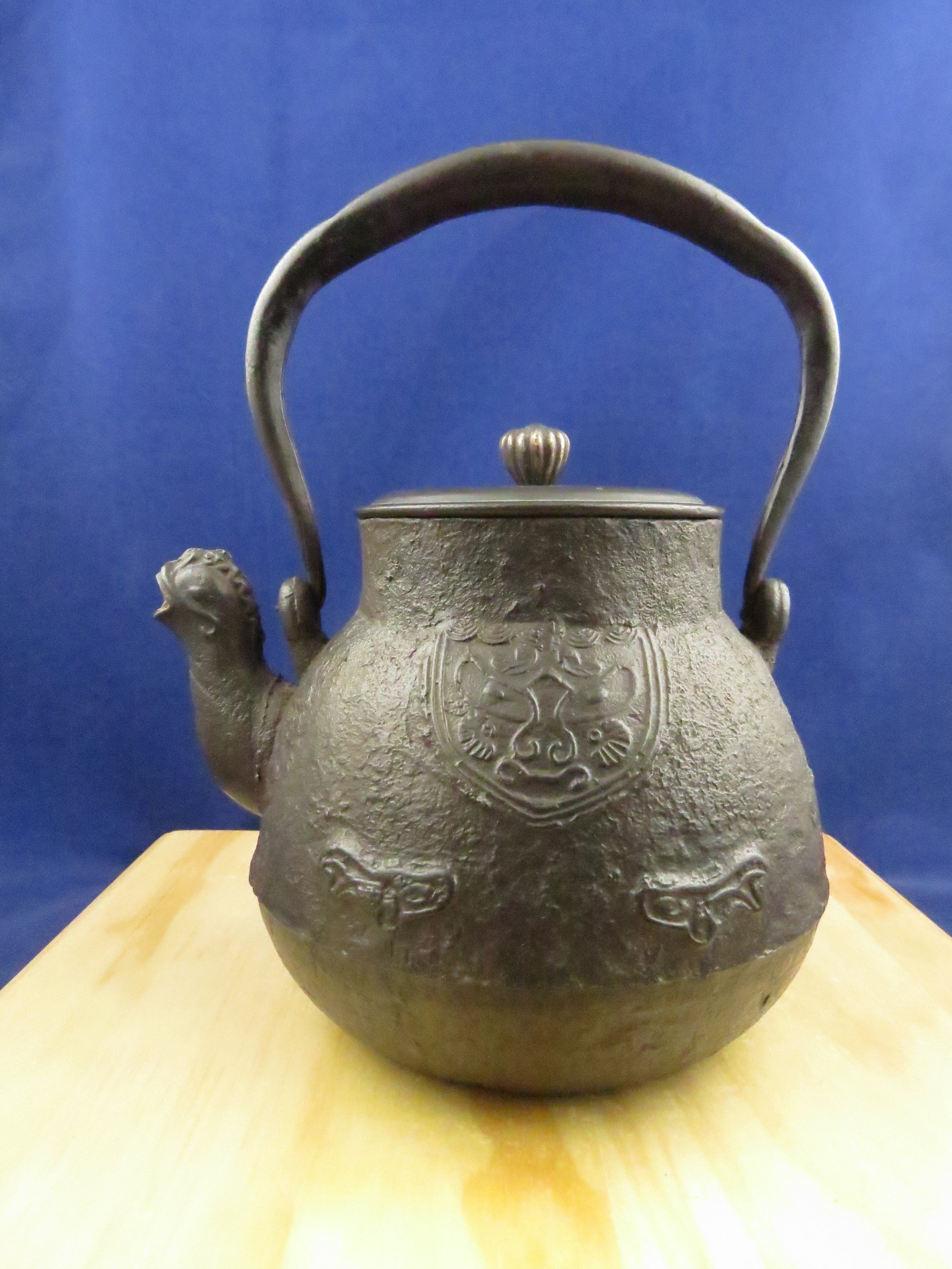 已結緣】日本老鐵壺龍文堂鳳首饕餮面獸紋鐵瓶三彎把內陷蓋屬收藏珍品