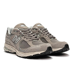 NEW BALANCE 2002R