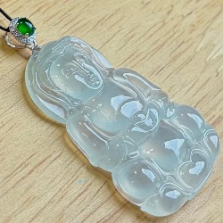 翡翠玉石競標中