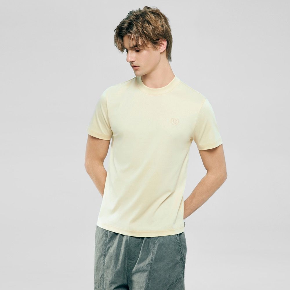 GIORDANO 男裝細緻抗皺修身素色短袖T恤 Liquid Touch系列【多色任選】 (78 淺黃)
