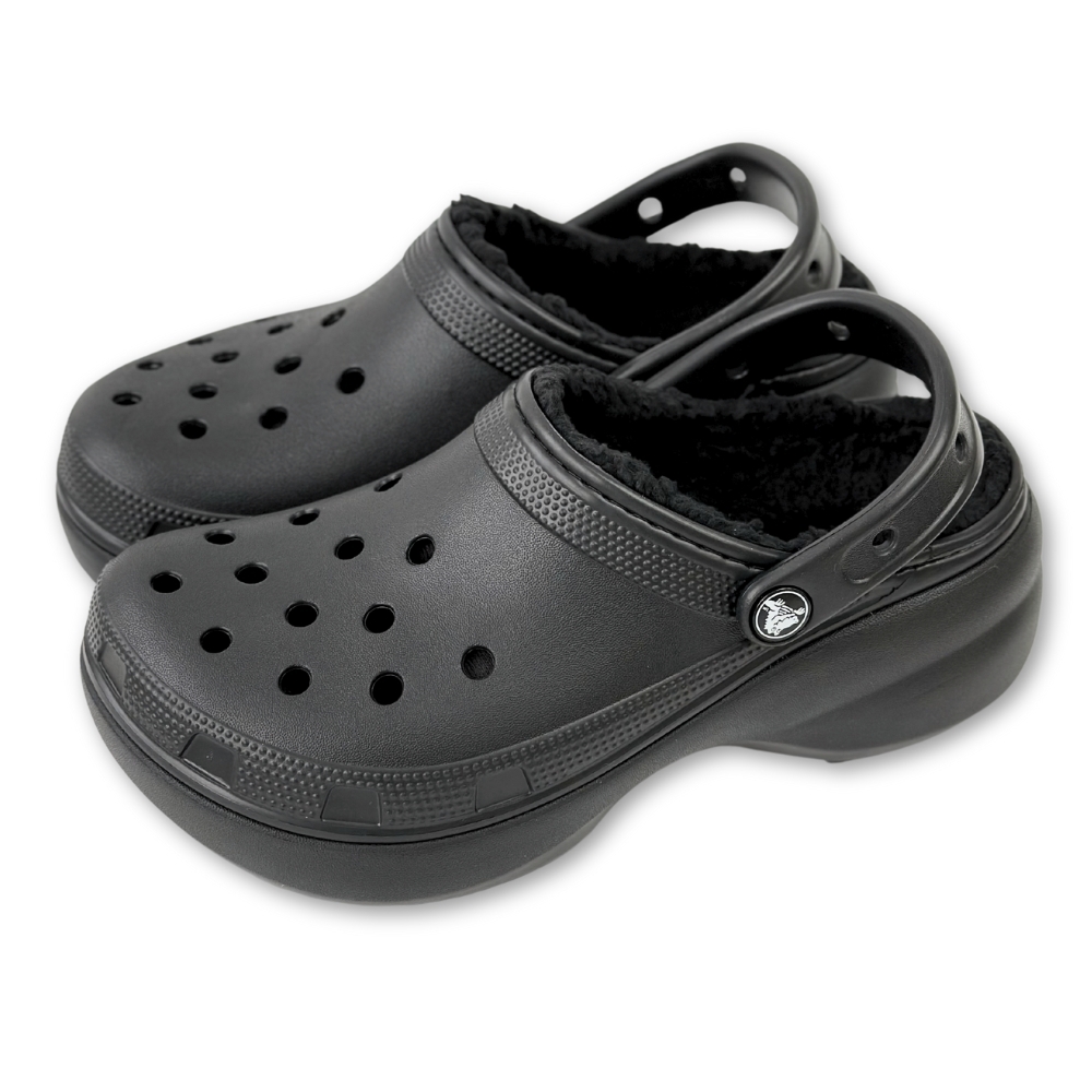 Crocs 卡駱馳 軟毛絨雲朵克駱格 女 黑色 暖棉內裡 秋冬加絨保暖洞洞鞋 厚底涼鞋 鯨魚鞋 包頭防水拖鞋 輕量 增高 207938-001