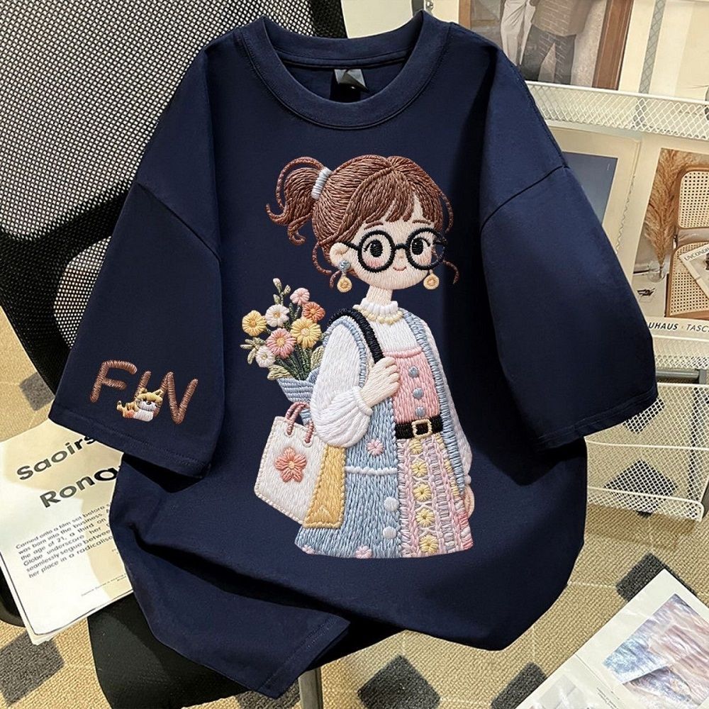 【LANNI 藍尼】★卡通女孩印花寬鬆圓領T恤(女裝/短袖上衣/休閒/百搭/日系/通勤) (藍色系藏青)