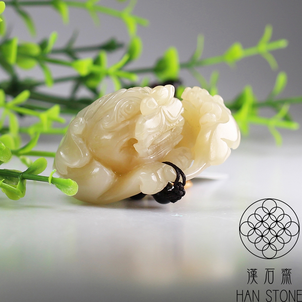 漢石齋】天然A貨和田白玉帶糖母子瑞獸玉珮吊墜(51*59*27mm) | 漢石齋