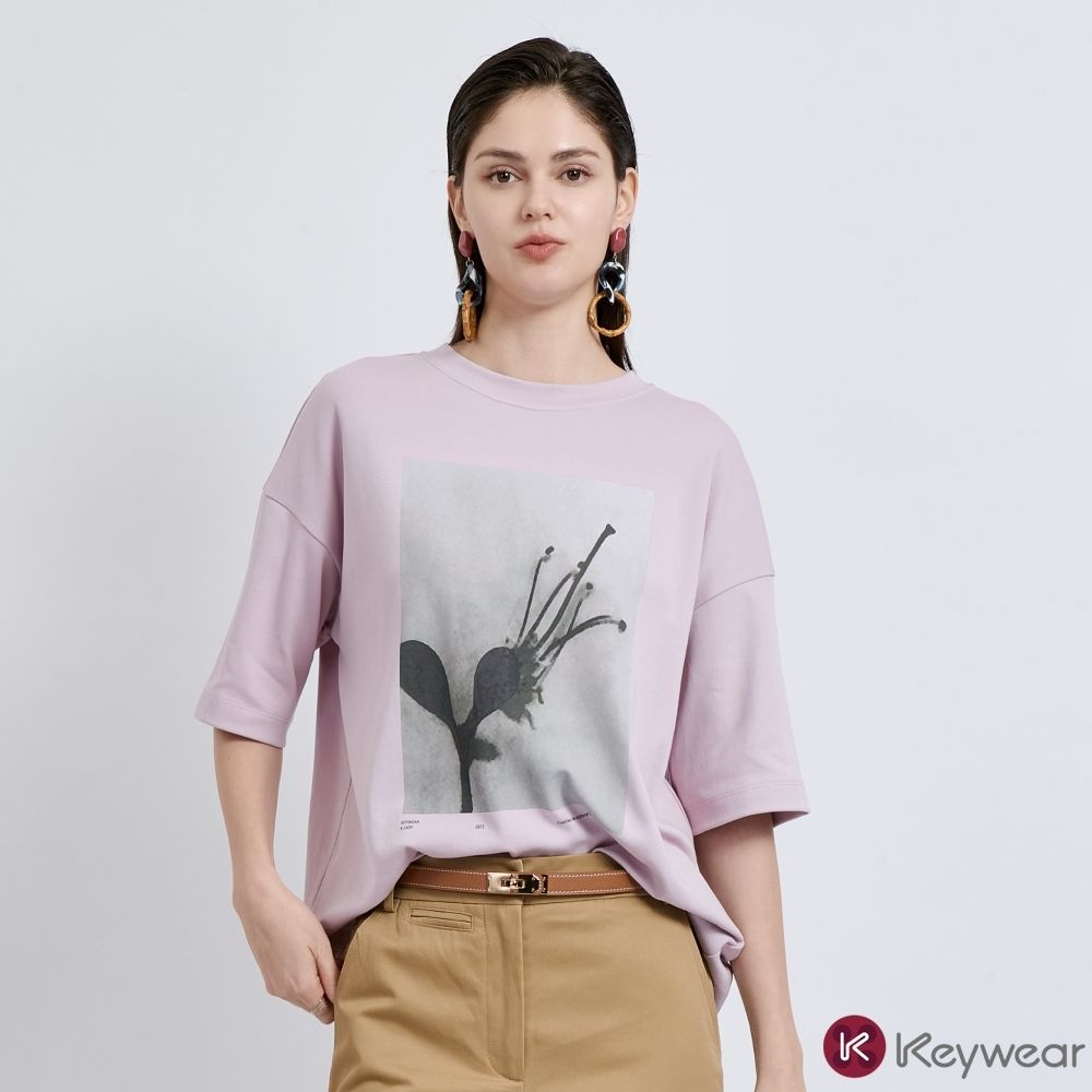 KeyWear奇威名品    藝術印花微彈五分袖上衣(共2色)-粉紅色