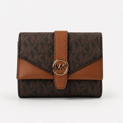 【Michael Kors】Greenwich 經典滿版老花Logo 防刮皮革三折翻蓋短夾(焦糖棕色)