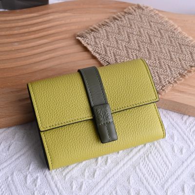 LOEWE 羅威 烙印品牌LOGO撞色牛皮三折釦式拉鍊零錢短夾(淺綠/綠)