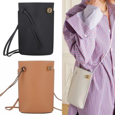 LOEWE 羅威 Dice pocket 小牛皮斜背水桶包-2色可選