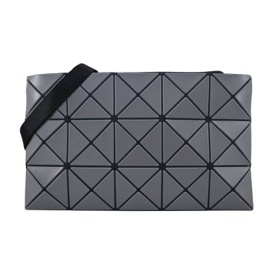 ISSEY MIYAKE 三宅一生BAOBAO LUCENT MATTE3x5皮質斜背包-炭灰