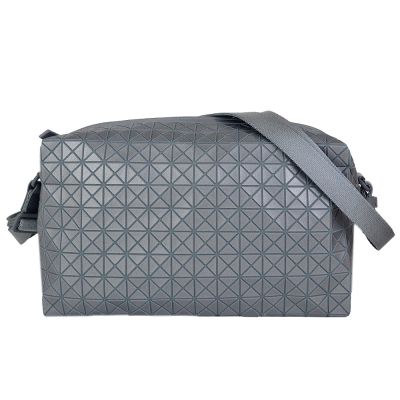 ISSEY MIYAKE 三宅一生 BAOBAO 金屬銀色壓印方格肩背/斜背包