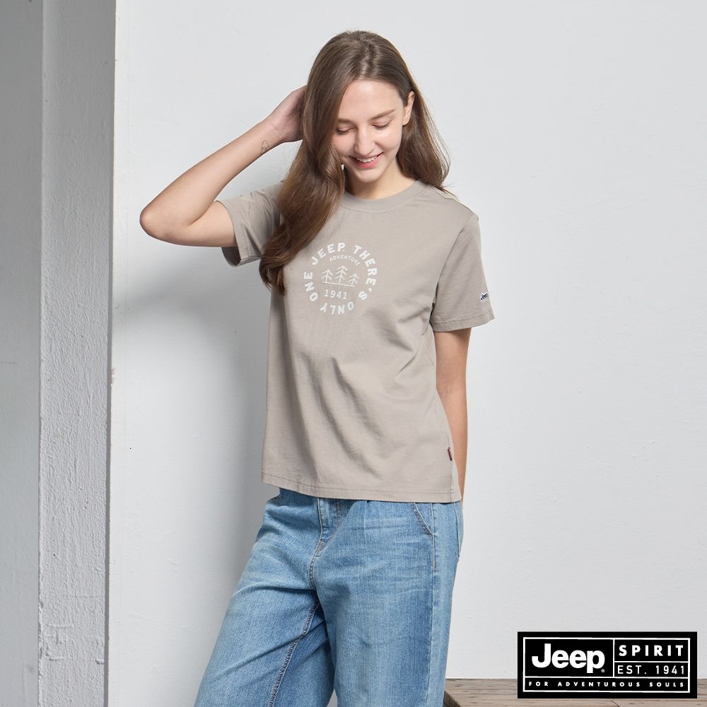 JEEP 女裝 戶外風森林戳章刺繡短袖T恤-灰色