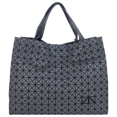 ISSEY MIYAKE 三宅一生 BAOBAO 黑色壓印方格肩背/手提包
