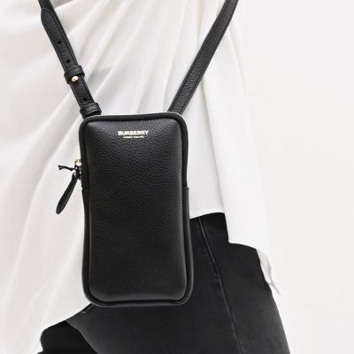 BURBERRY 燙金LOGO牛皮拉鍊斜背小包/手機包(黑色)