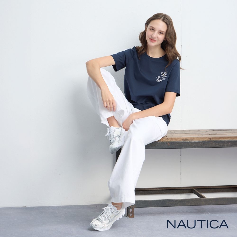 NAUTICA 官方旗艦 女裝  花卉刺繡涼感短袖T恤-深藍色