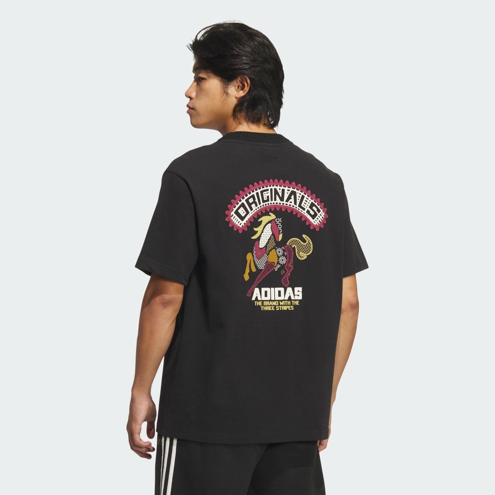 adidas 愛迪達】 CNY 短袖上衣T恤男/女- Originals KT0714 | adidas