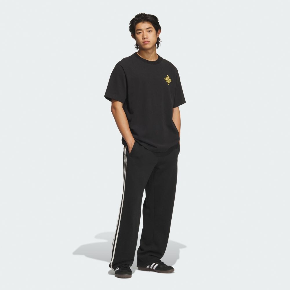 adidas 愛迪達】 CNY 短袖上衣T恤男/女- Originals KT0714 | adidas