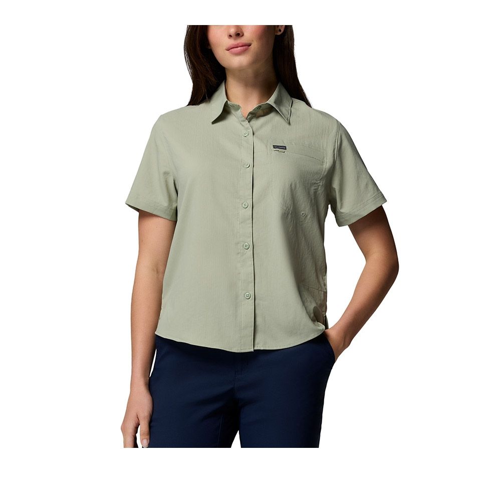 Columbia 哥倫比亞 女款-超防曬UPF100快排短袖襯衫-Silver Ridg Utility II SS Shirt-灰綠色(UAR49440GG/KS)