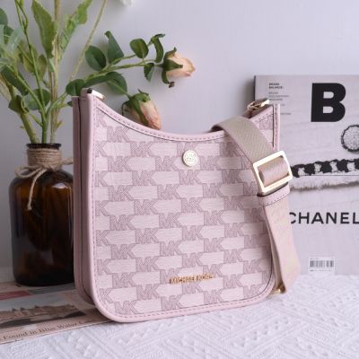 MICHAEL KORS BRILEY 滿版MK織布拼接皮革斜背小包(柔粉)