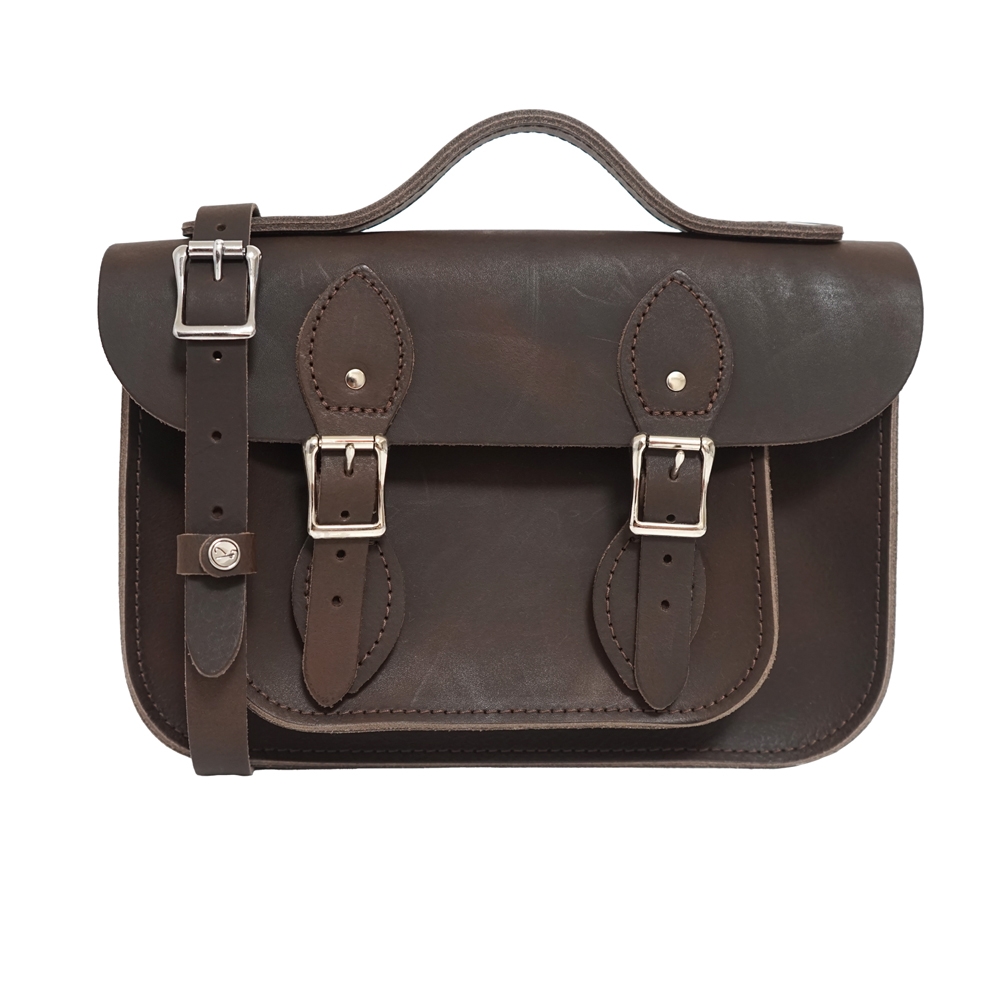 The Leather Satchel Co. 11吋 英國手工牛皮劍橋包 手提包 肩背包 斜背包 側肩包 多功能兩用包 磁釦與皮帶固定環貼心設計 (原色深咖啡)