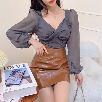 La Belleza前胸V領扭結坑條坑條針織拼接雪紡燈籠袖彈性合身上衣